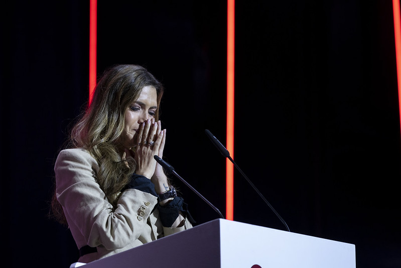 La periodista toledana Sara Carbonero brinda su Medalla de Oro a la memoria de su madre: "Nada muere si no se olvida"