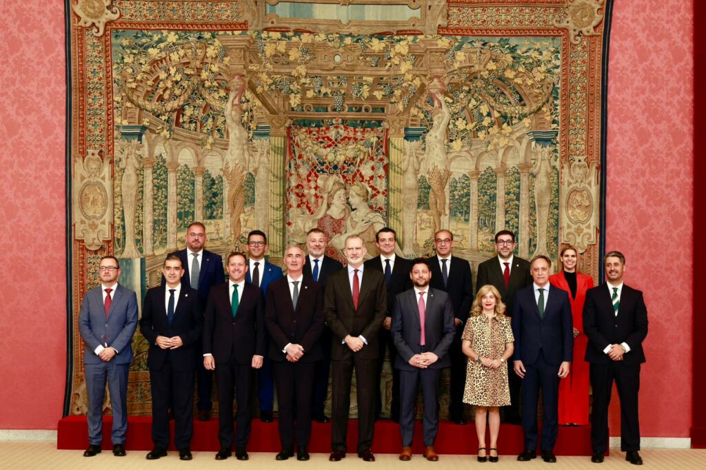 El rey recibe a Velázquez junto a todos los alcaldes de las Ciudades Patrimonio de la Humanidad de España