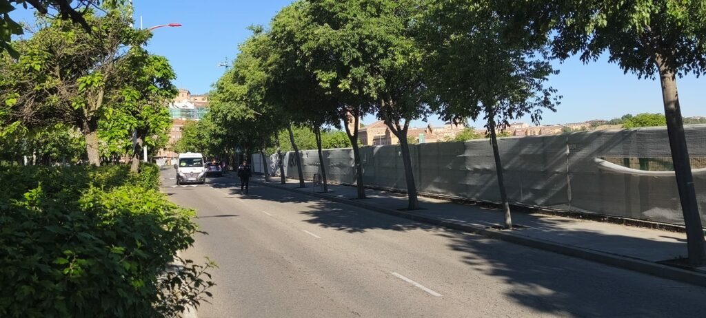 El paso de peatones donde la realidad no pide turno