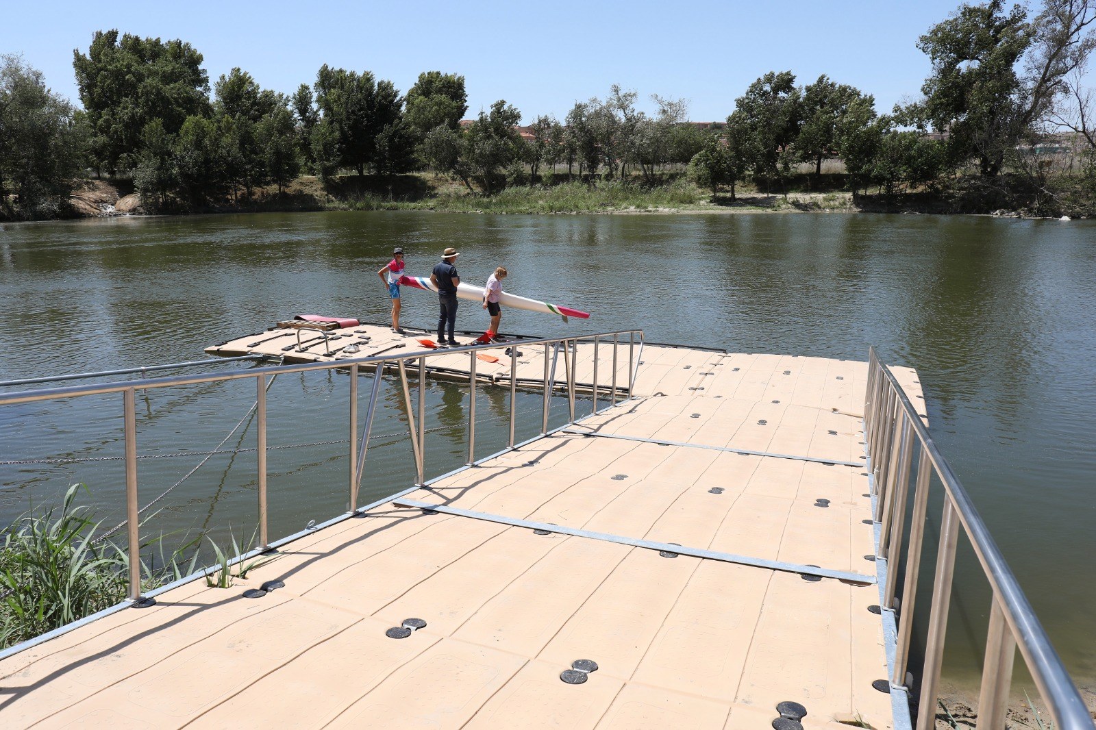 El nuevo embarcadero de Toledo, listo para fomentar la práctica deportiva con piraguas en el río Tajo