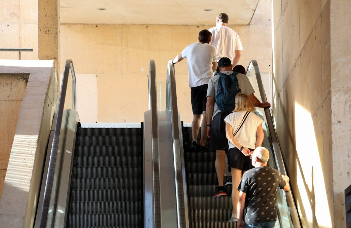 El último tramo de las escaleras mecánicas del Miradero vuelve a estar operativo de manera provisional hasta el Corpus