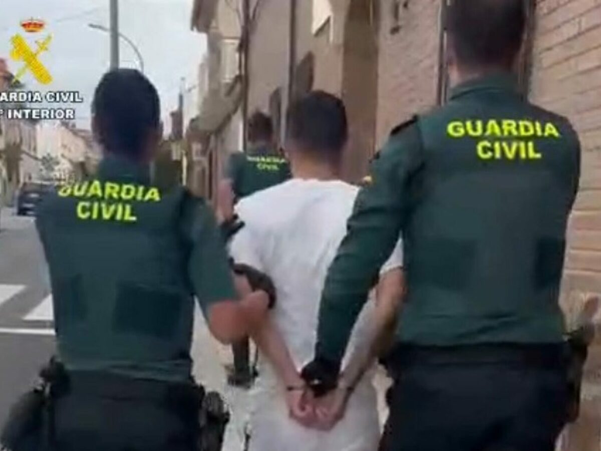 Una persona detenida y otra investigada por amenazas con arma blanca en Cobisa