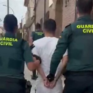 Una persona detenida y otra investigada por amenazas con arma blanca en Cobisa