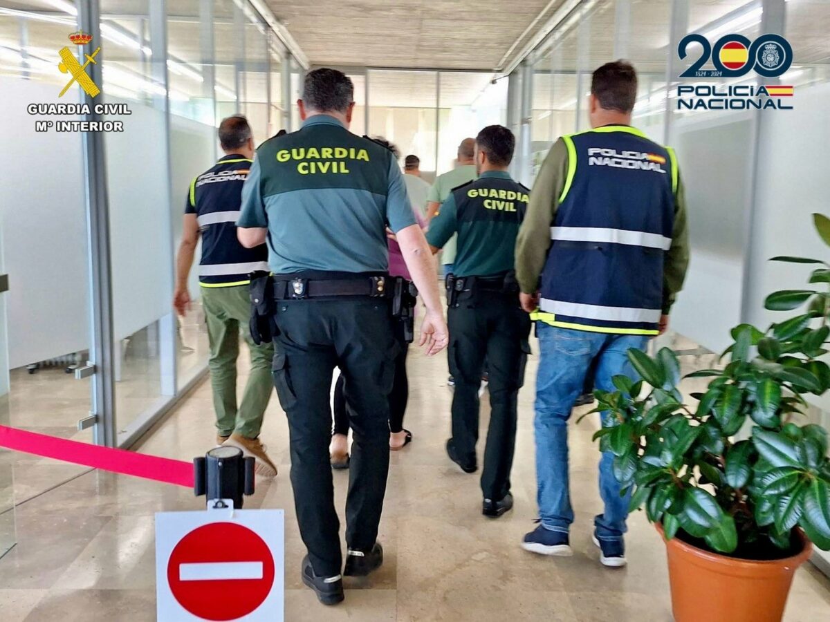 Cuatro detenidos por una oleada de más de 30 robos en comercios de Madrid y Toledo