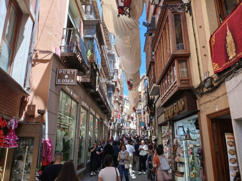 Las cámaras registran que solo un tercio de los turistas que llega a Zocodover pasa por Hombre de Palo