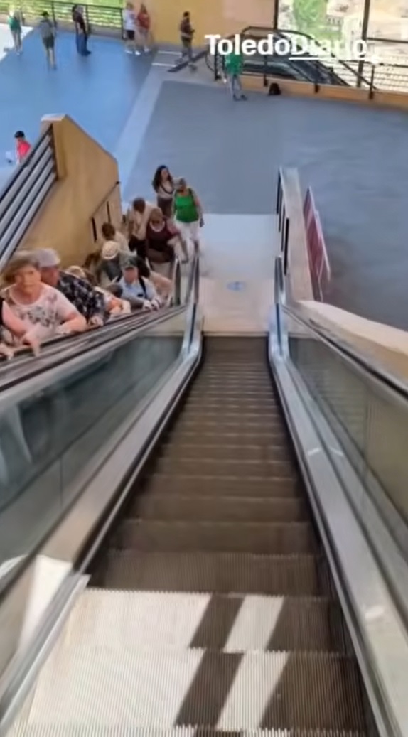 El último tramo de las escaleras mecánicas del Miradero vuelve a estar operativo de manera provisional hasta el Corpus