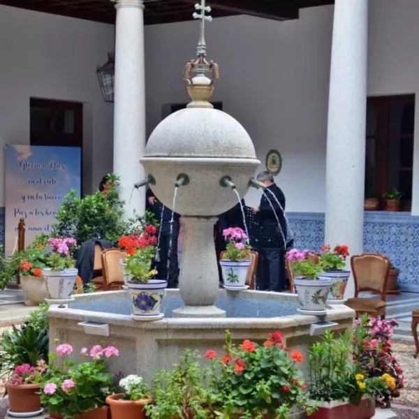 Los patios de Toledo, un cuarto de siglo reluciendo en el Corpus: "Son una gran lección de la arquitectura en España"