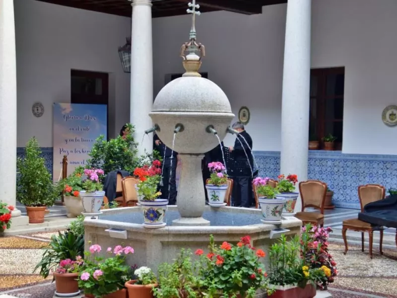Los patios de Toledo, un cuarto de siglo reluciendo en el Corpus: "Son una gran lección de la arquitectura en España"