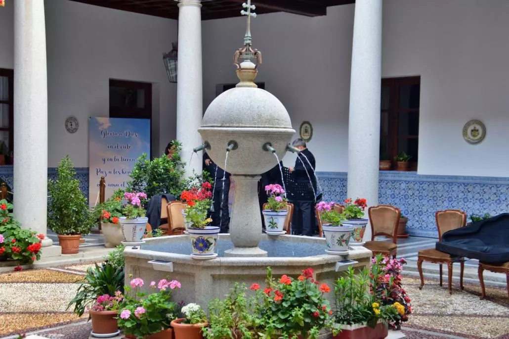 Los patios de Toledo, un cuarto de siglo reluciendo en el Corpus: "Son una gran lección de la arquitectura en España"