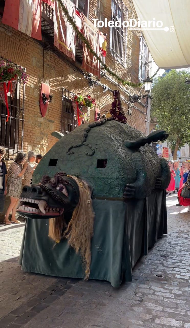 Desfile de Gigantones y la Tarasca en Toledo