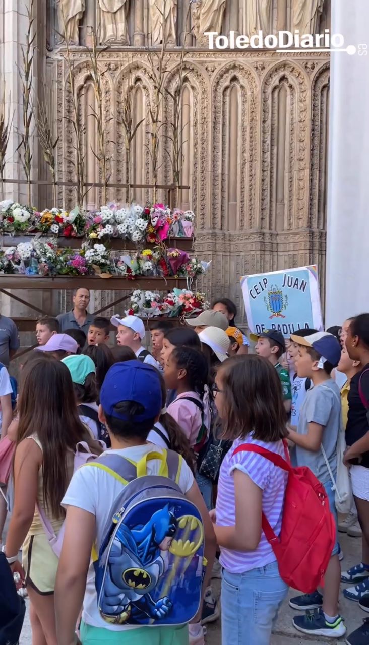 740 niños llevan color y tradición a la Catedral de Toledo en la antesala del Corpus