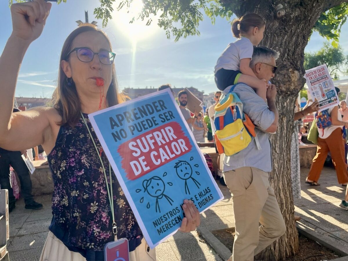 Las familias de Toledo se plantan ante el "insufrible" calor en los colegios: "Están dando clase a más de 30 grados"