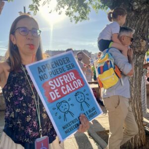 Las familias de Toledo se plantan ante el "insufrible" calor en los colegios: "Están dando clase a más de 30 grados"