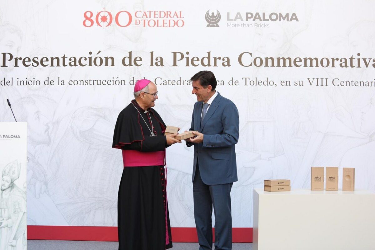 La Catedral repartirá 11.000 réplicas de su primera piedra para conmemorar el VIII Centenario