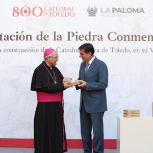 La Catedral repartirá 11.000 réplicas de su primera piedra para conmemorar el VIII Centenario