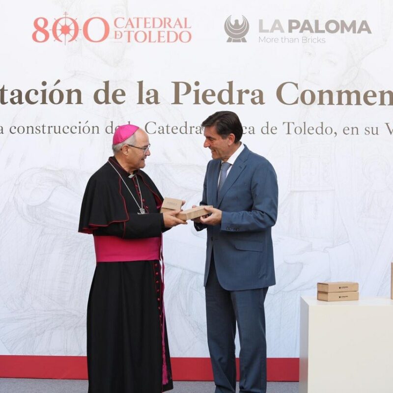 La Catedral repartirá 11.000 réplicas de su primera piedra para conmemorar el VIII Centenario