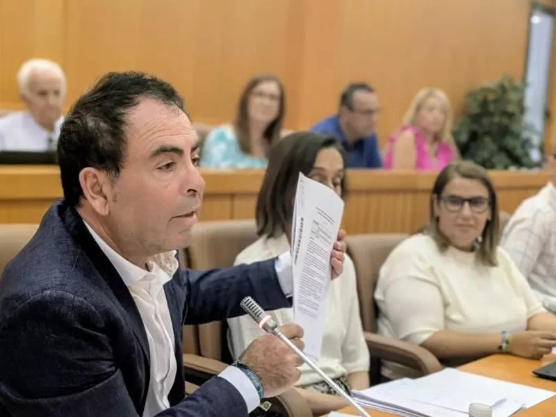 Talavera aprueba poner la bandera LGTBI en el Ayuntamiento tras salir adelante una moción del PSOE con la abstención del PP