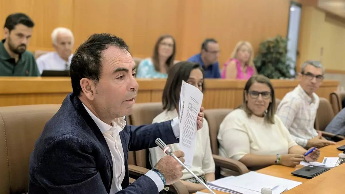 Talavera aprueba poner la bandera LGTBI en el Ayuntamiento tras salir adelante una moción del PSOE con la abstención del PP