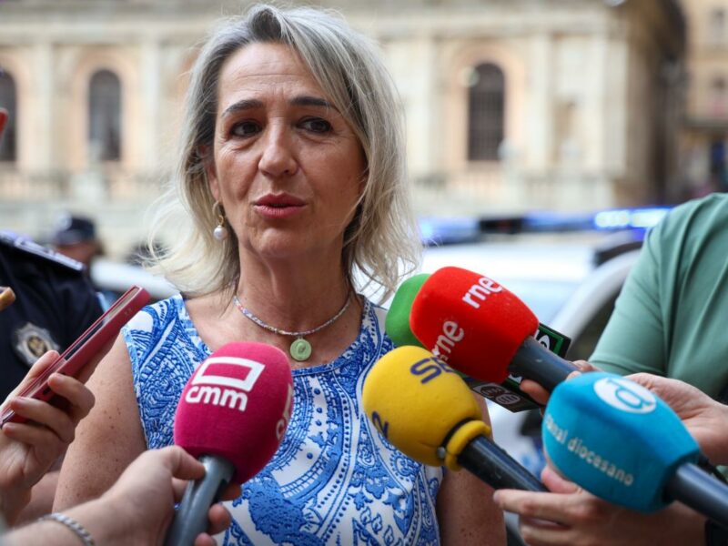 Cañizares reprocha que se filtren WhatsApp y lamenta que el alcalde no la llamase por el tema de la bandera LGTBI