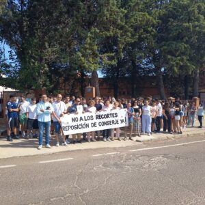 El IES Los Navalmorales exige cubrir la vacante de ordenanza tras "el recorte constante" de la plantilla