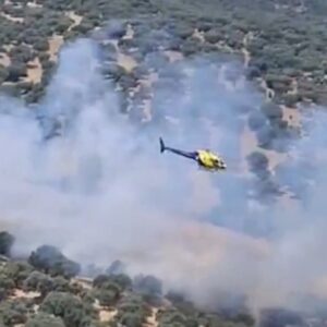 Extinguido un incendio forestal en Montesclaros que activó dos medios aéreos y tres terrestres