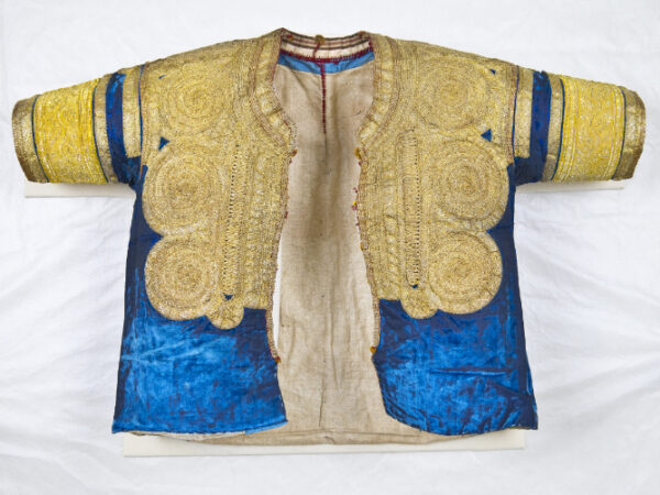 El Museo Sefardí exhibe por primera vez un conjunto de textiles sefardíes de Melilla restaurados recientemente