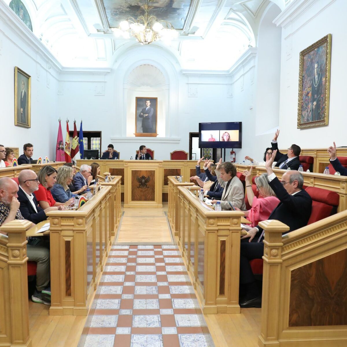 Las iniciativas sobre refugios climáticos en las piscinas y vivienda pública no prosperan en el Pleno de Toledo