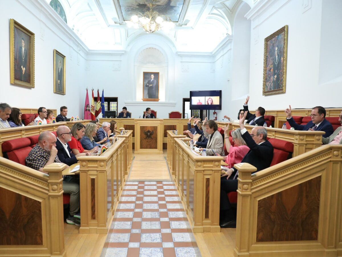 Las iniciativas sobre refugios climáticos en las piscinas y vivienda pública no prosperan en el Pleno de Toledo