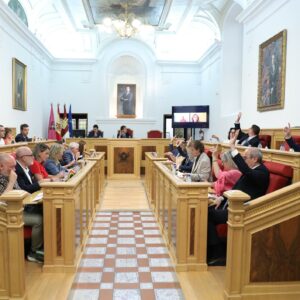 Las iniciativas sobre refugios climáticos en las piscinas y vivienda pública no prosperan en el Pleno de Toledo