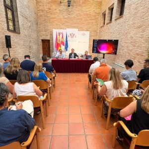 Velázquez reúne a directores de colegios de Toledo antes de la movilización de las AMPA para reclamar climatización
