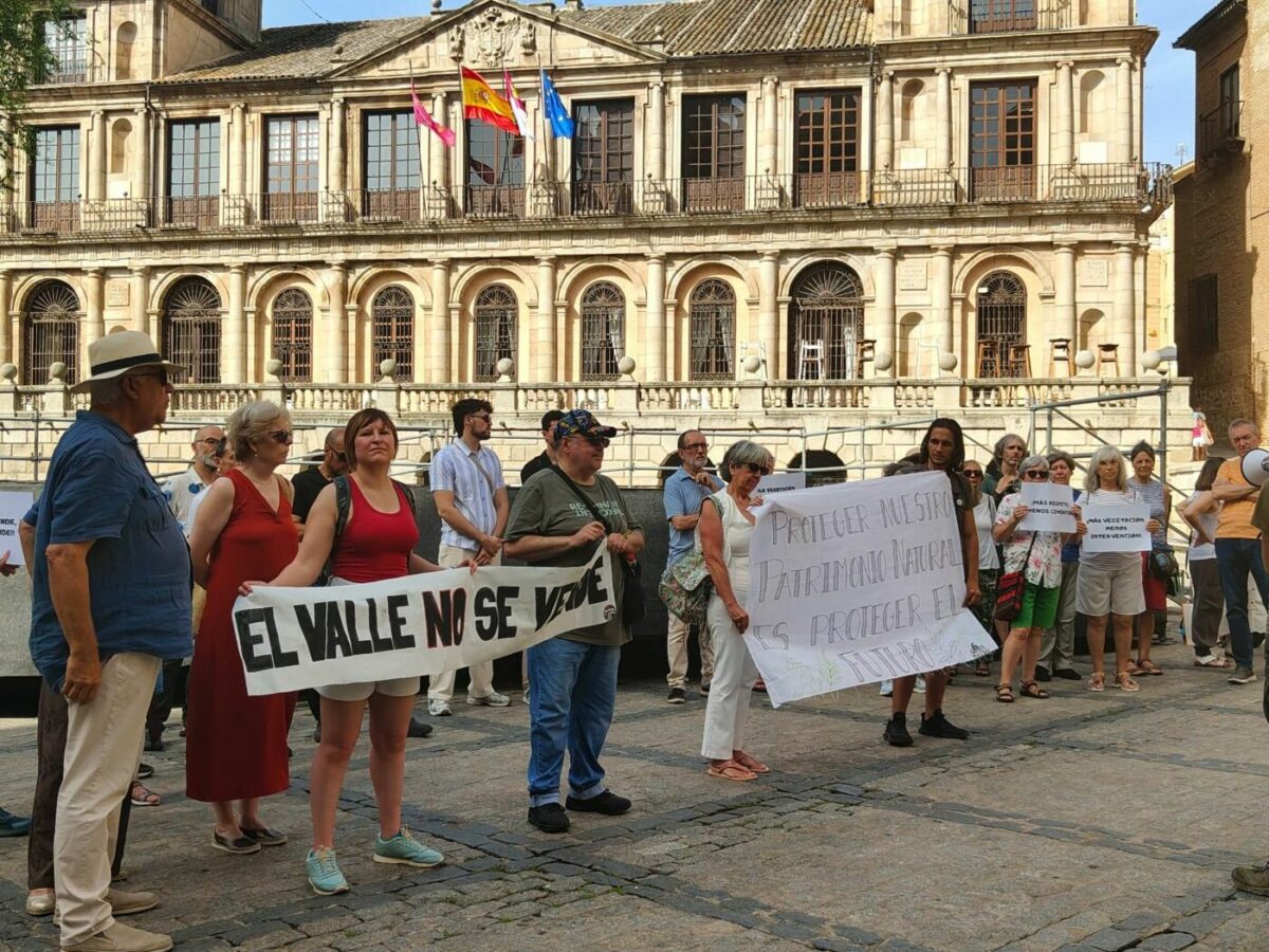 ARBA exige rigor ambiental en una nueva concentración contra las obras en el Valle frente a la defensa municipal del proyecto