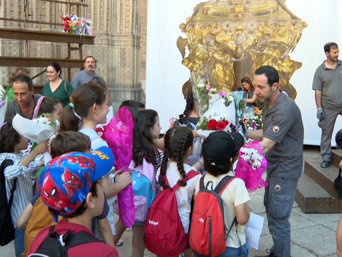 740 niños llevan color y tradición a la Catedral de Toledo en la antesala del Corpus