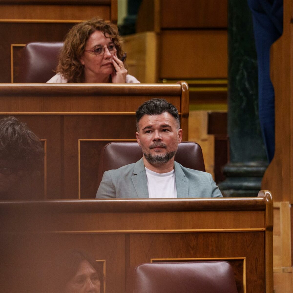 Rufián responde al presidente de Cecam tras criticar las bajas por salud mental: "Un memo creyéndose que los jóvenes lo son"