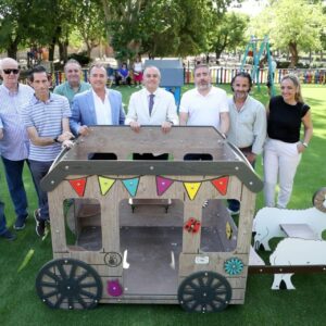 Un castillo, tirolina o juegos con la tematización de las Mondas en el renovado parque infantil de los Jardines del Prado