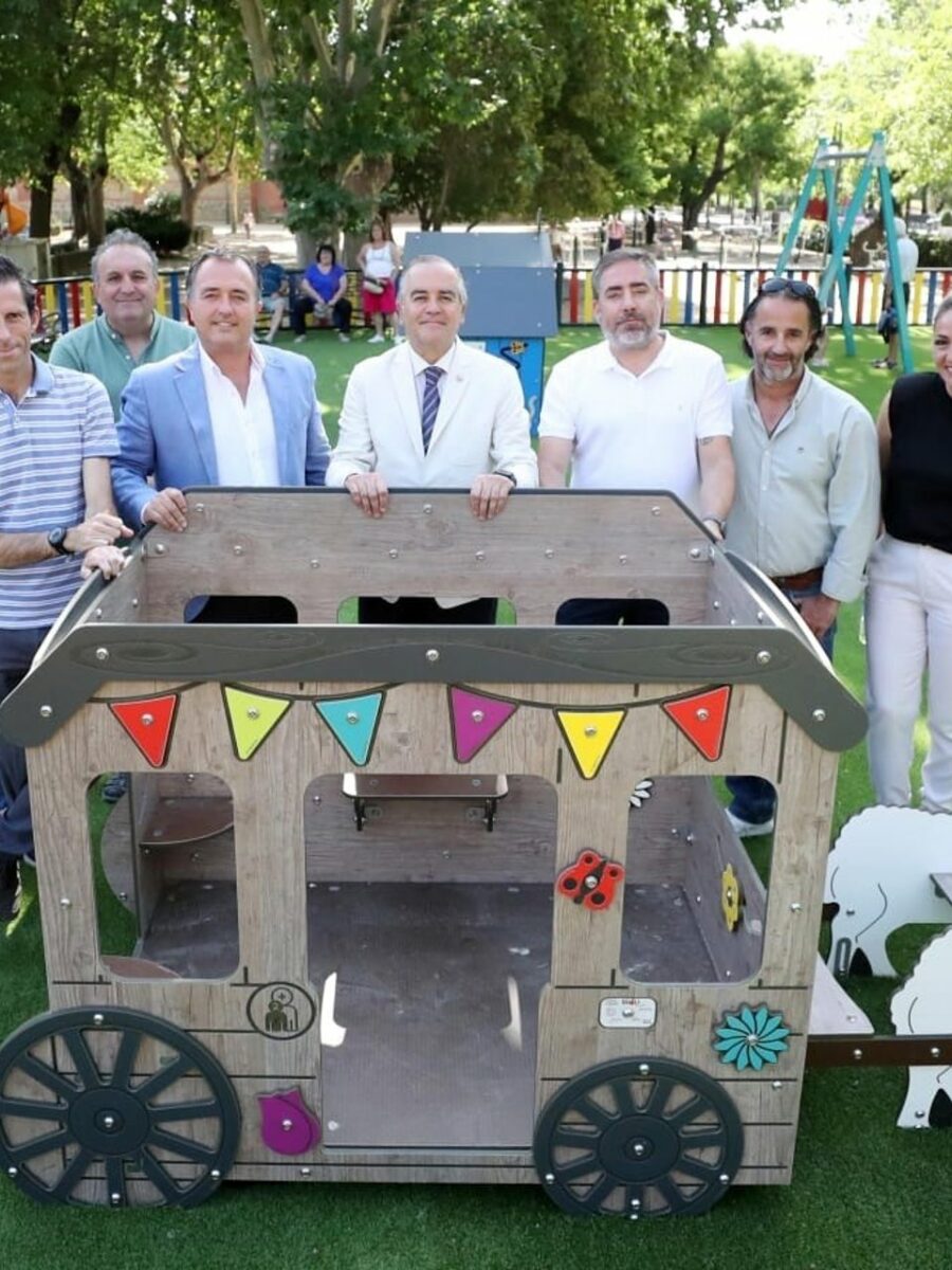 Un castillo, tirolina o juegos con la tematización de las Mondas en el renovado parque infantil de los Jardines del Prado