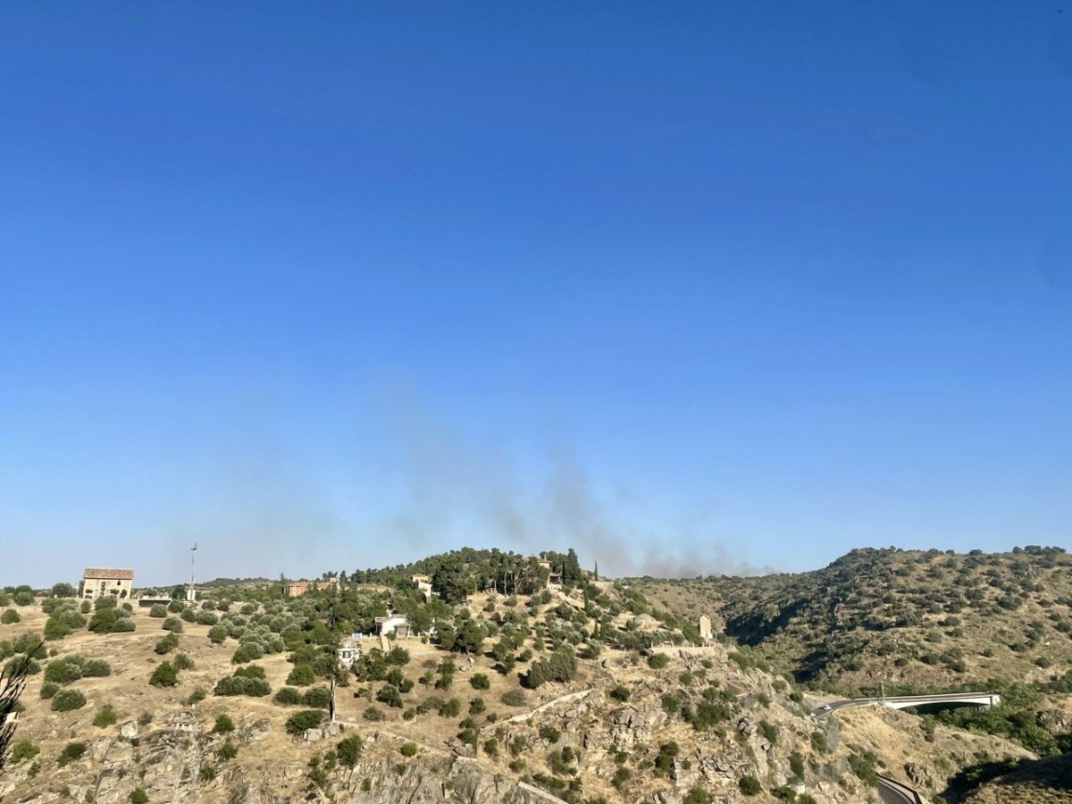 El incendio en la Academia de Infantería de Toledo se ha reavivado cinco días después