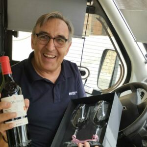 Pasajeros de la línea 2 de autobús de Toledo rinden homenaje al conductor Luis Martín por su jubilación