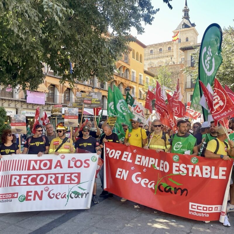 Los bomberos forestales se manifiestan en Toledo y cargan contra la Junta: "Vivimos en una situación de semiesclavitud"