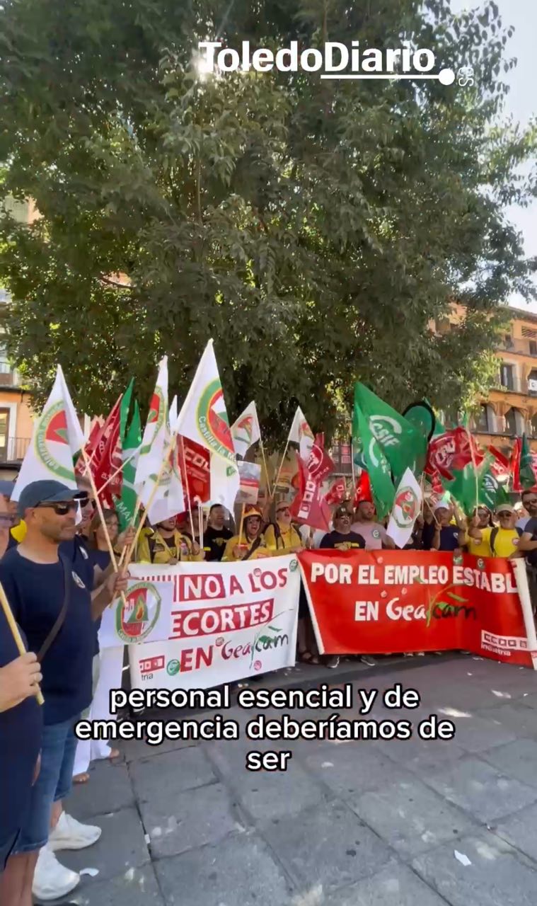 Los bomberos forestales se manifiestan en Toledo y cargan contra la Junta: "Vivimos en una situación de semiesclavitud"