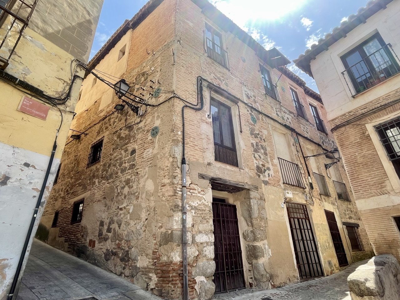 Arcos, yeserías y un salón taifa: la Casa del Temple destapará su patrimonio andalusí oculto