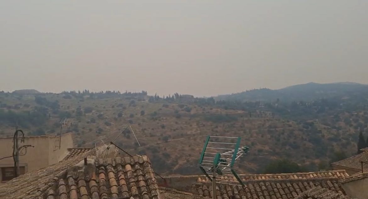 Pelahustán decreta el confinamiento voluntario por el humo y la caída de cenizas por los incendios