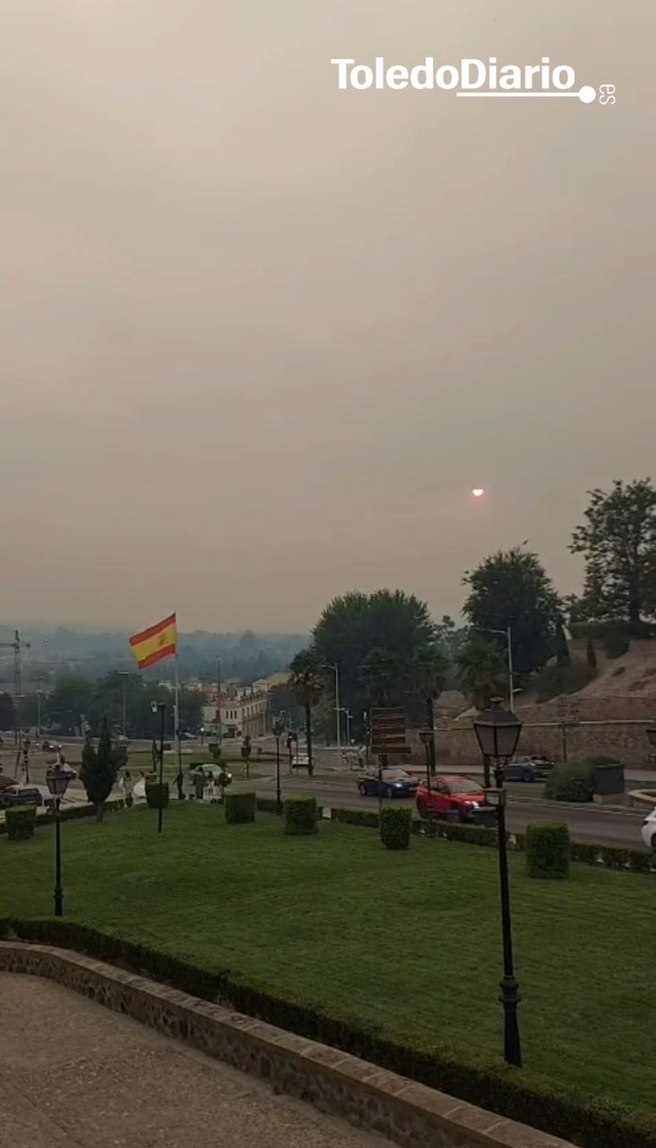 Toledo se cubre de una capa de humo como consecuencia de los grandes incendios en Ávila y Madrid