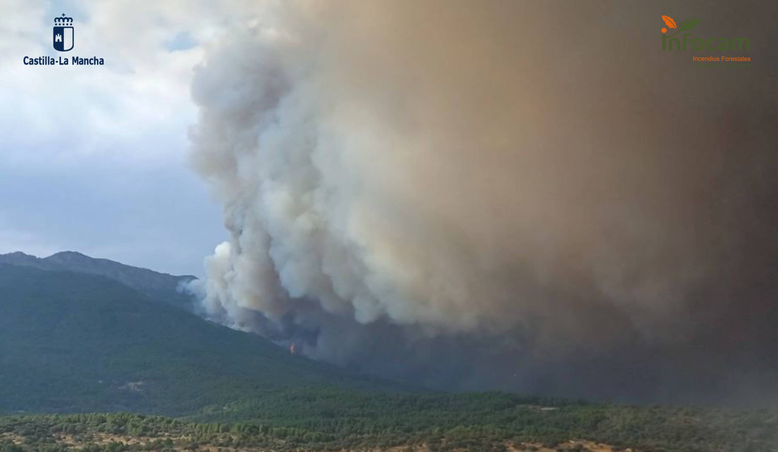 El incendio de Burgohondo obliga a evacuar once municipios de Toledo y Talavera prepara un segundo pabellón para evacuados
