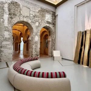 'Tránsitos. De la tierra al arte', un diálogo entre técnicas ancestrales y el arte contemporáneo en la Mezquita de Tornerías
