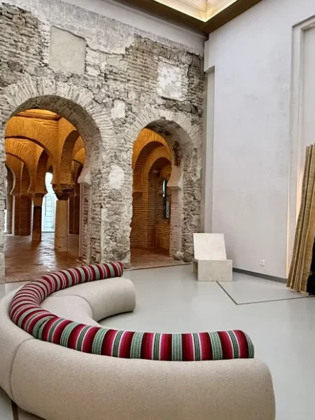 'Tránsitos. De la tierra al arte', un diálogo entre técnicas ancestrales y el arte contemporáneo en la Mezquita de Tornerías