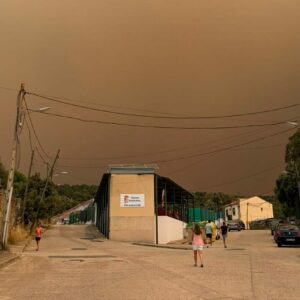 Volver a casa entre "lágrimas" tras escapar del fuego en la Sierra de San Vicente: "No olvidaré jamás las caras de pánico"