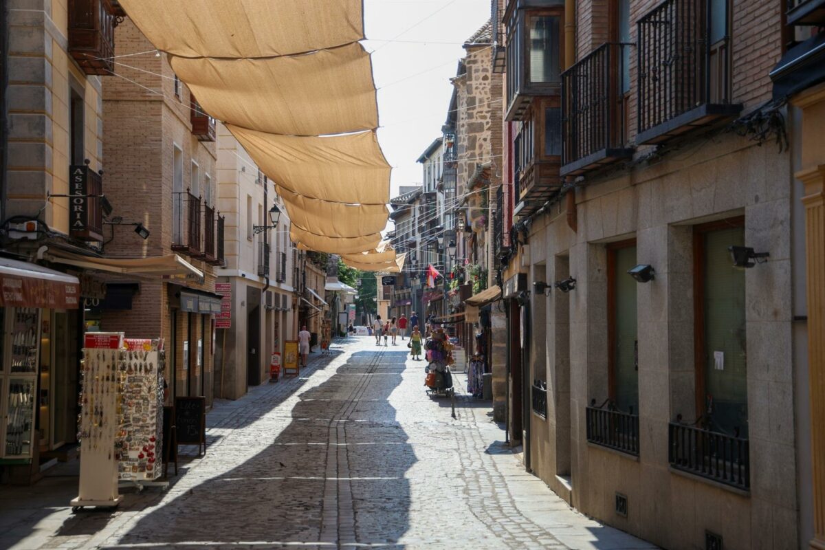 El Ayuntamiento estudia instalar nuevos toldos en más zonas de Toledo para mitigar el calor