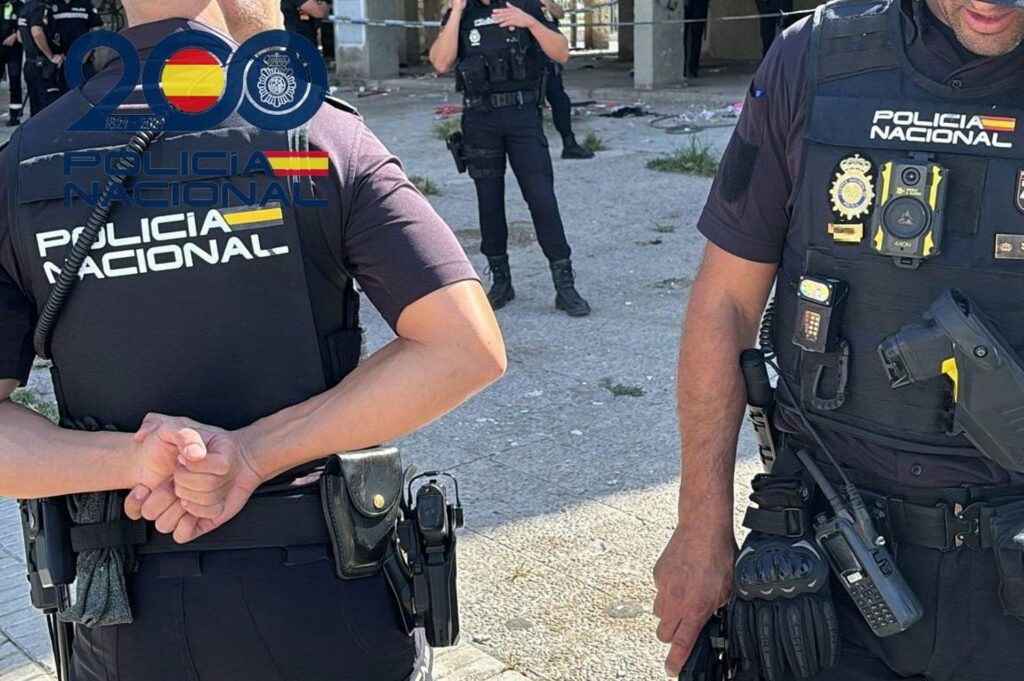 Tres jóvenes detenidos en Talavera por realizar pintadas en fachadas, mobiliario urbano y murales cerámicos