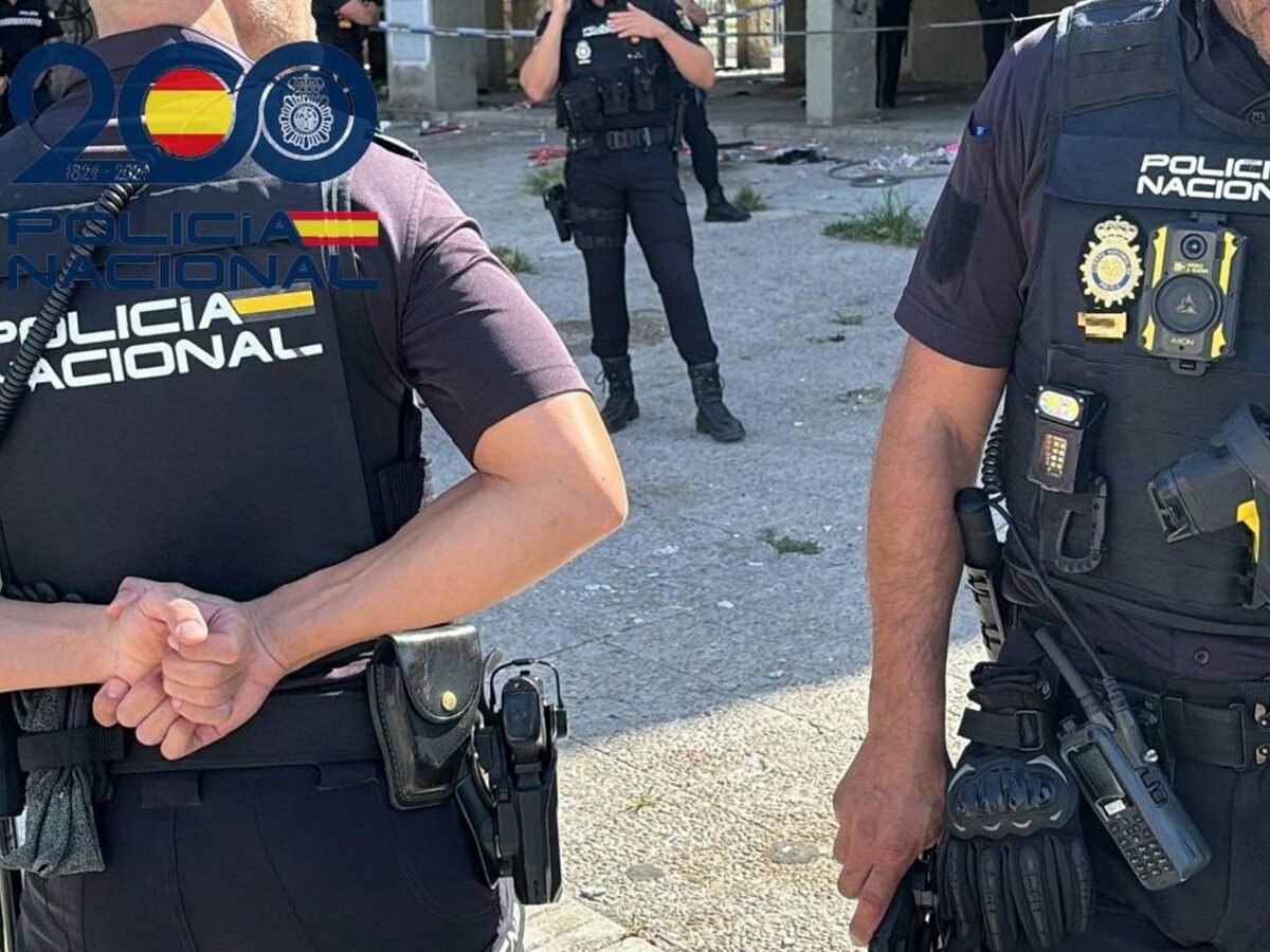 Tres jóvenes detenidos en Talavera por realizar pintadas en fachadas, mobiliario urbano y murales cerámicos