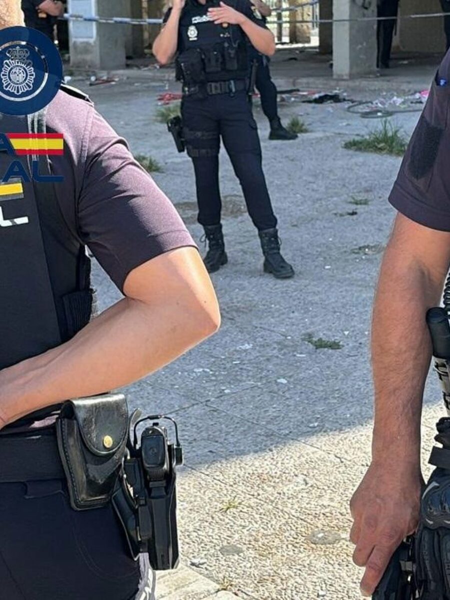 Tres jóvenes detenidos en Talavera por realizar pintadas en fachadas, mobiliario urbano y murales cerámicos